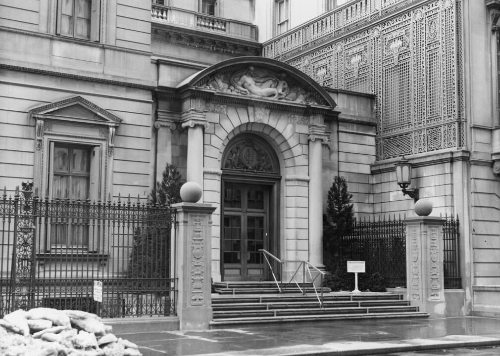 1935: Frick Collection opens